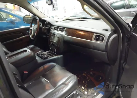 2013 GMC Yukon Xl 1500 Denali z USA, uszkodzony, nr VIN 1GKS2MEFXDR252707